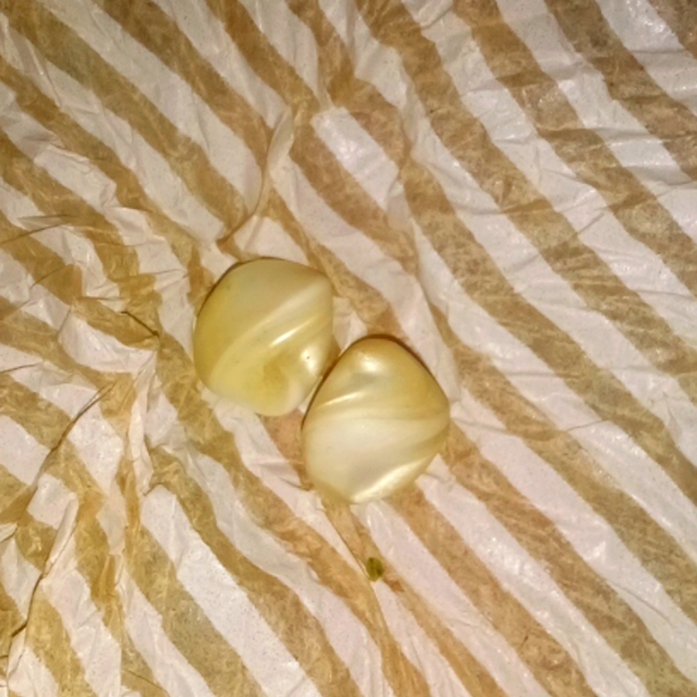 Unprocessed pearl 🦪